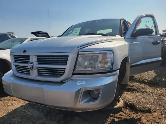 2005 DODGE DAKOTA