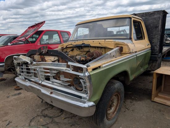 1975 FORD F-250